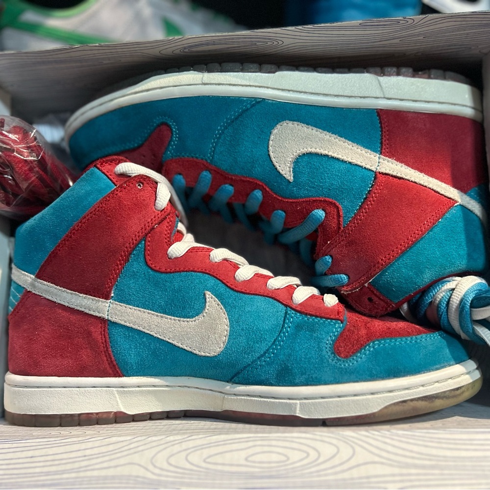 Nike SB Dunk High. ‘Bloody Gums’. Original Box and xtra laces. Size-10.5